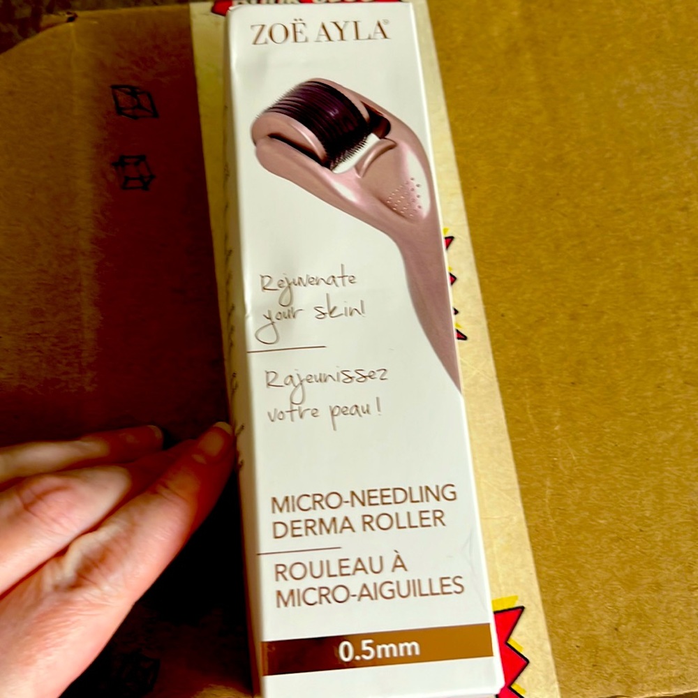 Zoë Ayla micro-needling derma roller
